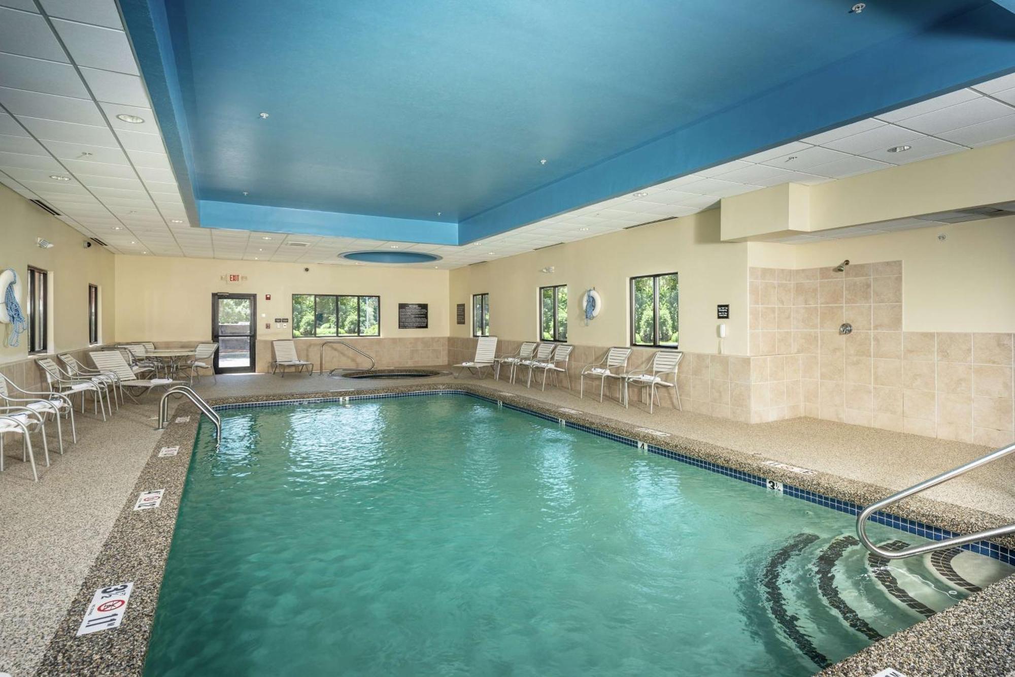 Hampton Inn Fall River/Westport North Westport Экстерьер фото