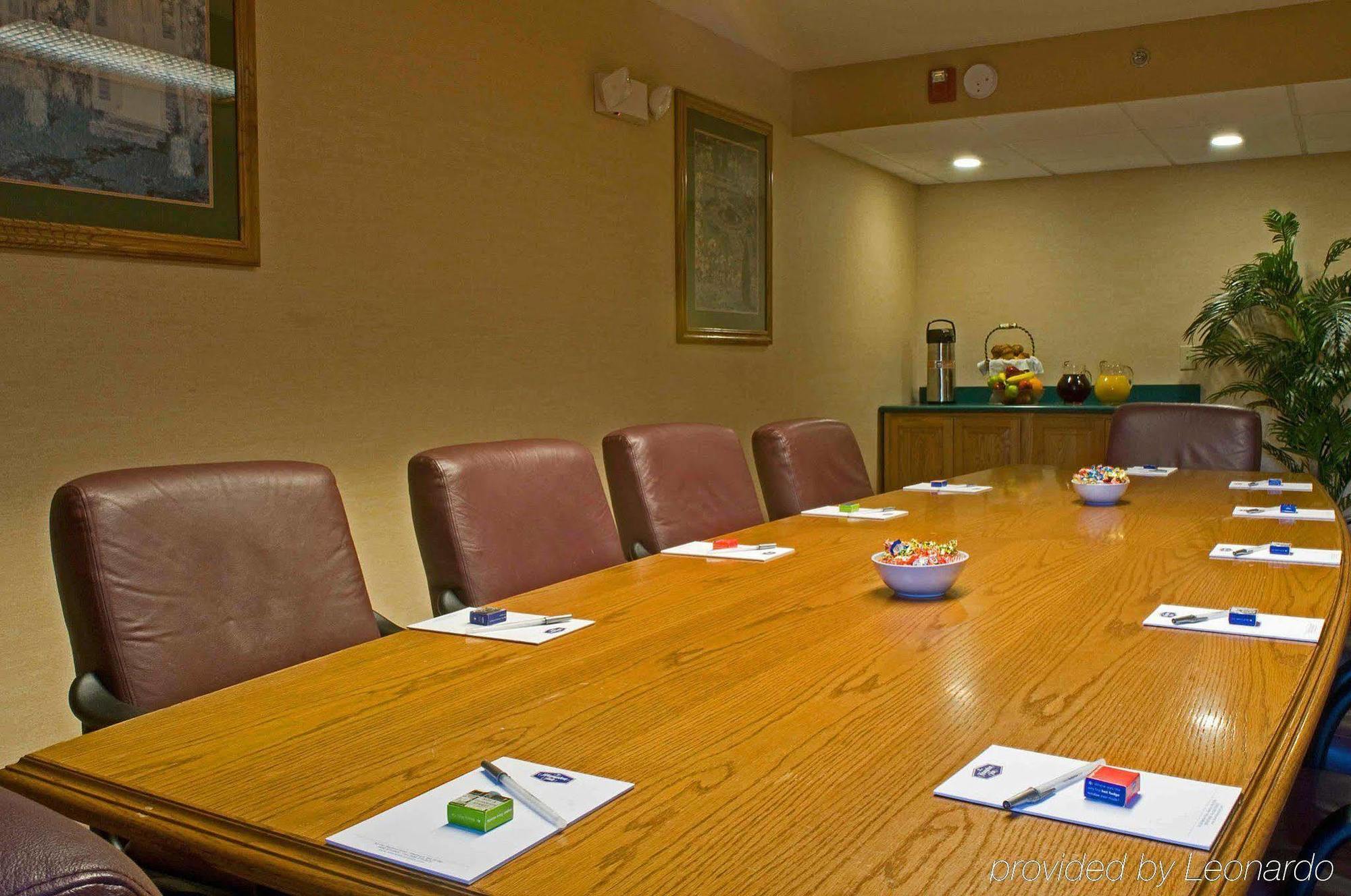 Hampton Inn Fall River/Westport North Westport Бизнес фото